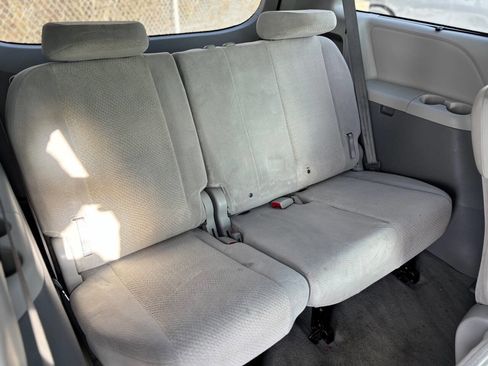 Used 2013 Toyota Sienna LE image 16