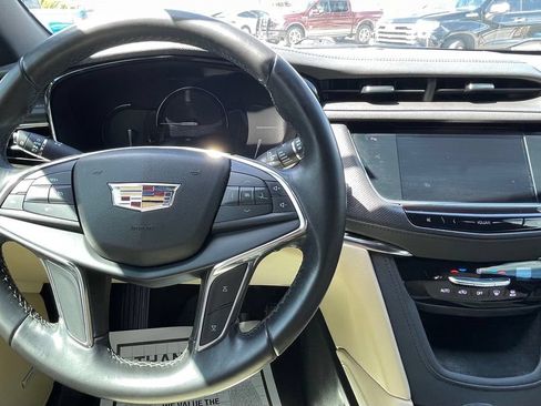 Used 2019 Cadillac XT5 FWD image 16