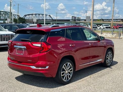 Used 2024 GMC Terrain Denali w/ Denali Premium Package AWD/4WD image 6