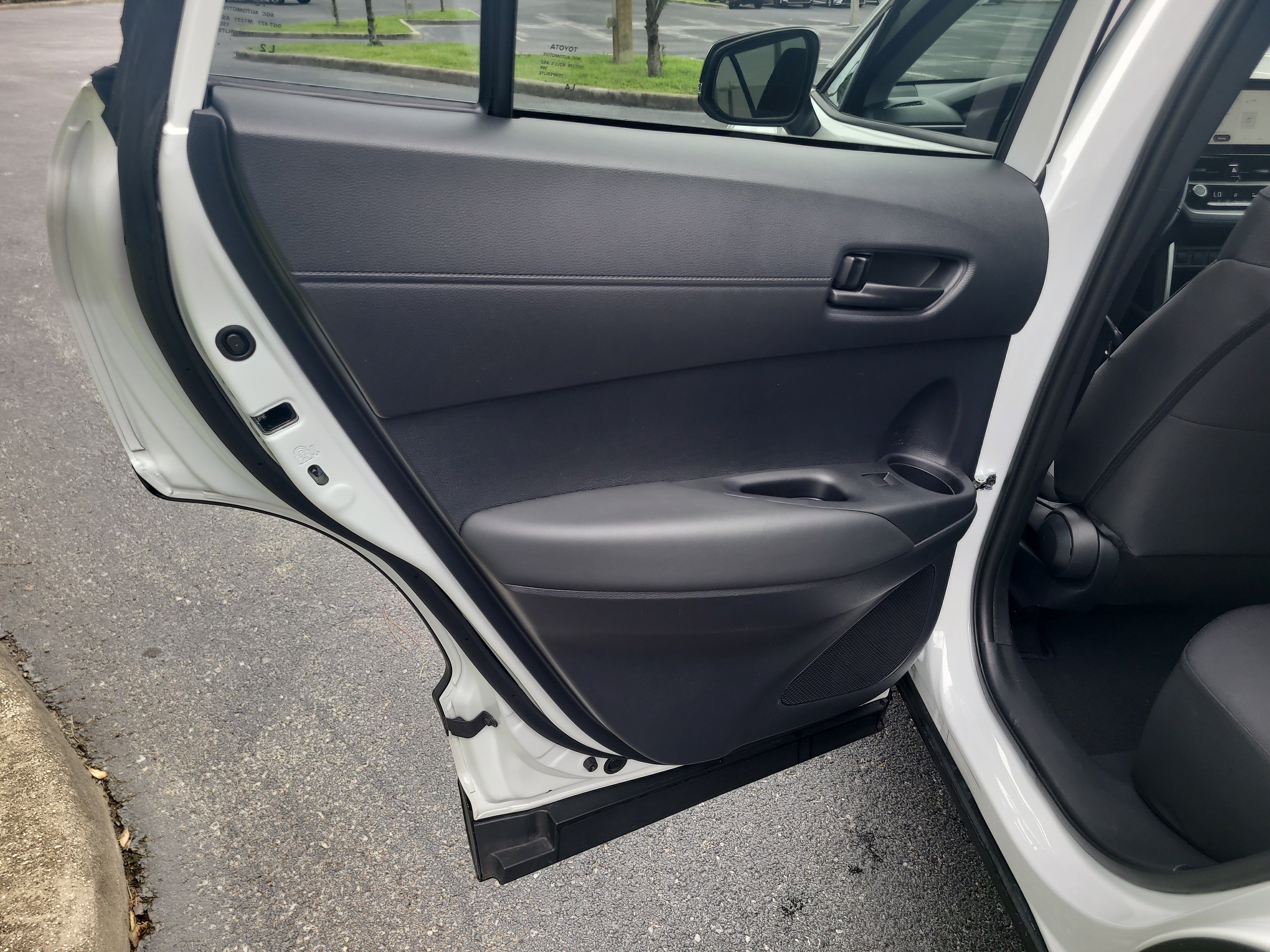 Certified 2025 Toyota Corolla Cross LE FWD image 12