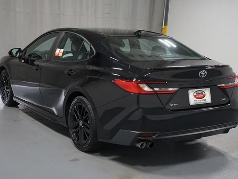 Used 2025 Toyota Camry SE FWD image 6