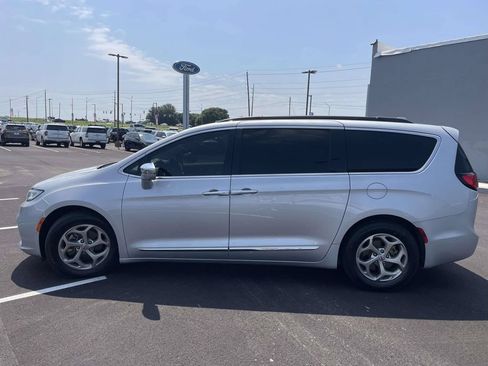 Used 2022 Chrysler Pacifica Limited FWD image 6