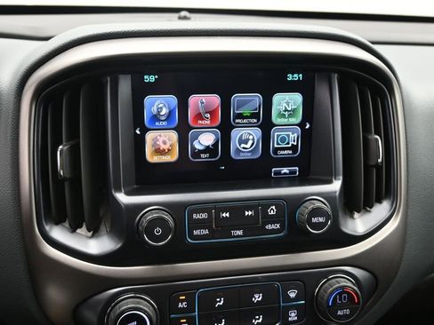 Used 2018 Chevrolet Colorado Z71 AWD/4WD image 16