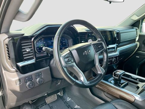 Used 2024 Chevrolet Silverado 1500 LT Trail Boss w/ Convenience Package II AWD/4WD image 9