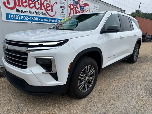 Used 2024 Chevrolet Traverse LT w/ Trailering Package AWD/4WD image 6