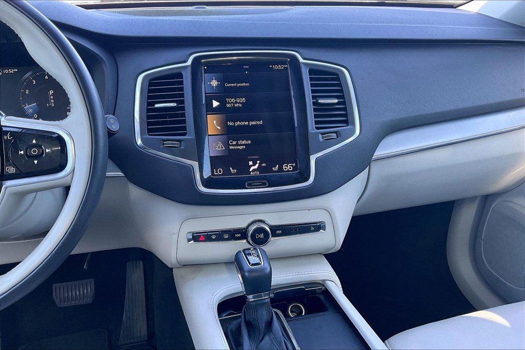 Used 2022 Volvo XC90 T5 Momentum AWD/4WD image 9