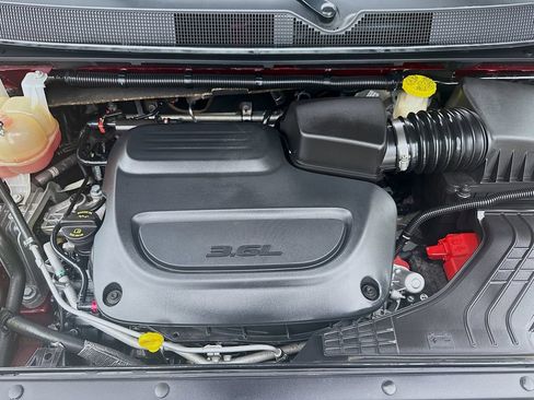Used 2021 Chrysler Pacifica Touring-L w/ Premium & Safety Sphere Group FWD image 33