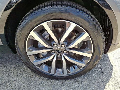 Certified 2024 Land Rover Discovery Dynamic SE image 12