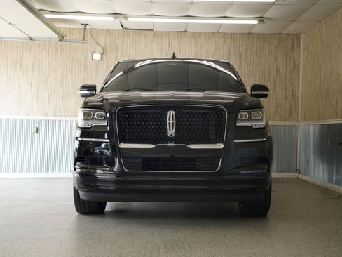 Used 2023 Lincoln Navigator Reserve AWD/4WD image 2