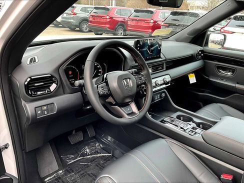 New 2025 Honda Pilot TrailSport image 9