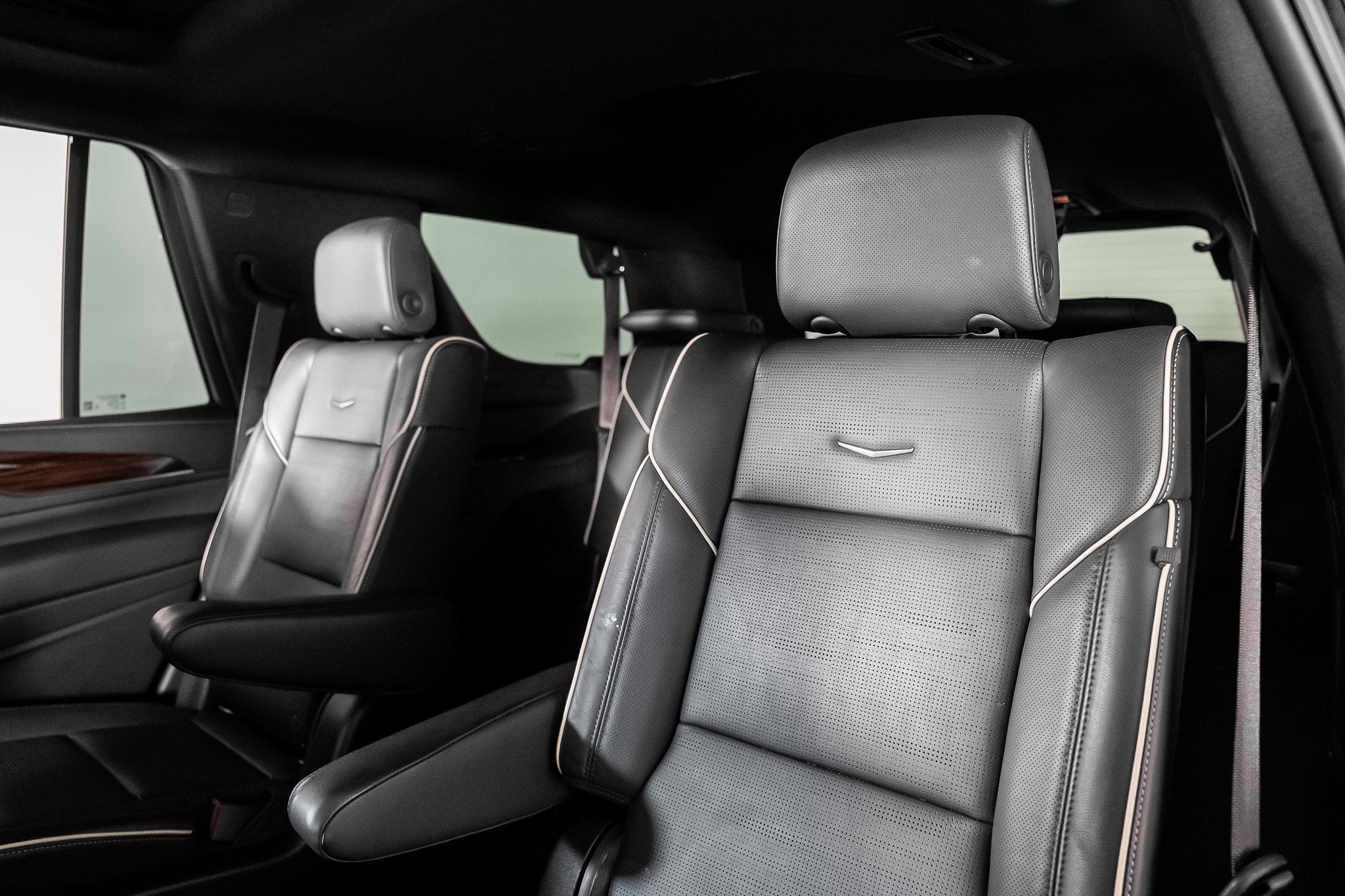 Used 2021 Cadillac Escalade Premium Luxury w/ LPO, Radiant Package AWD/4WD image 61