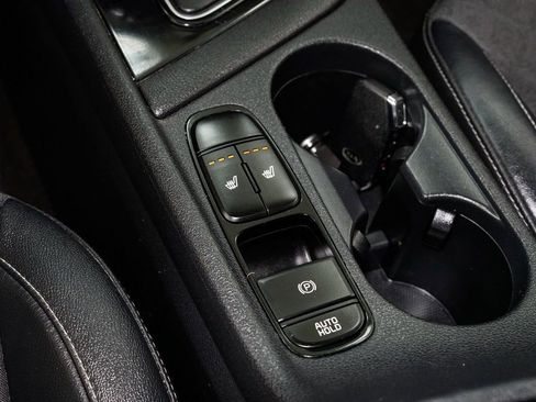 Used 2020 Kia Niro EX image 23