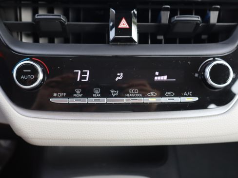 Used 2022 Toyota Corolla LE FWD image 27