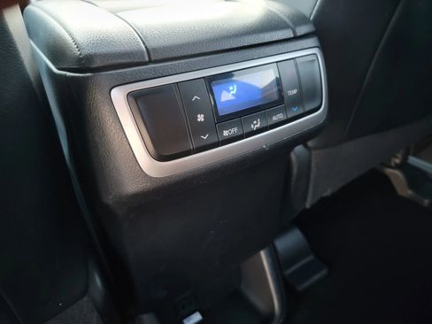 Used 2018 Toyota Highlander XLE image 15