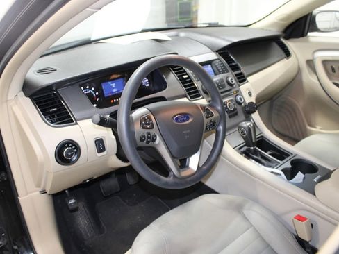 Used 2018 Ford Taurus SE image 30