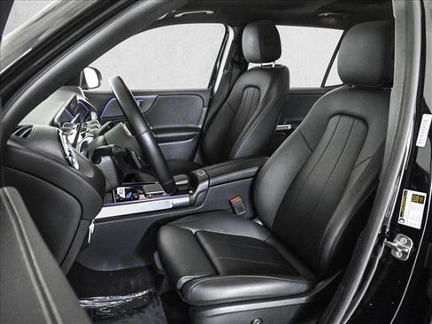 Used 2023 Mercedes-Benz GLB 250 4MATIC image 18