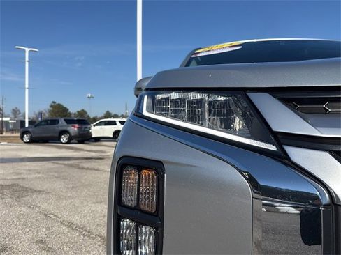 Used 2024 Mitsubishi Outlander Sport 2.0 SE Rear Camera & Heated Se image 12