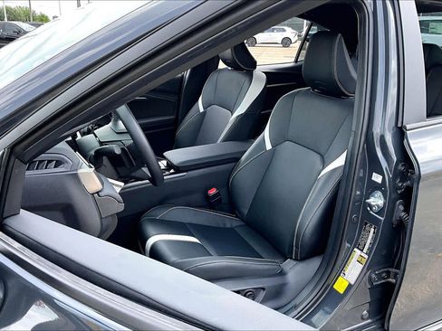 Used 2025 Toyota Camry SE w/ Convenience Package image 8