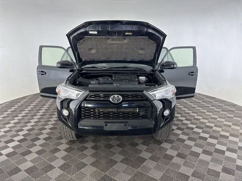 Used 2019 Toyota 4Runner SR5 AWD/4WD image 11
