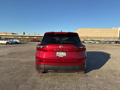 Used 2025 Nissan Rogue S image 4