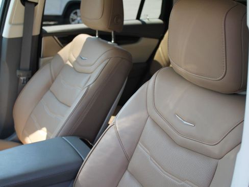 Used 2022 Cadillac XT6 Premium Luxury w/ Technology Package FWD image 13