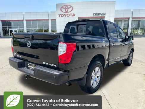 Used 2018 Nissan Titan SV w/ SV Convenience Package AWD/4WD image 3