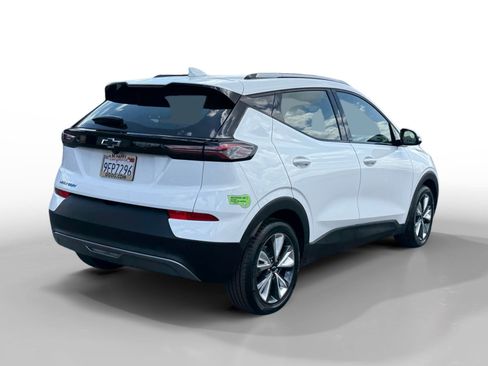 Used 2022 Chevrolet Bolt EUV LT w/ Convenience Package FWD image 5