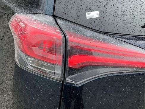 Used 2018 Toyota RAV4 LE w/ All Weather Liner Package AWD/4WD image 28