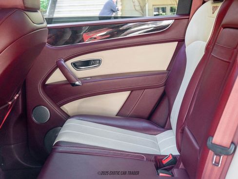 Used 2019 Bentley Bentayga image 33