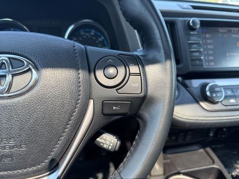 Used 2018 Toyota RAV4 Limited AWD/4WD image 16