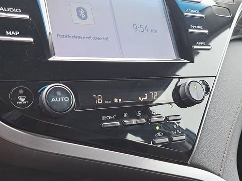 Certified 2019 Toyota Camry LE image 22