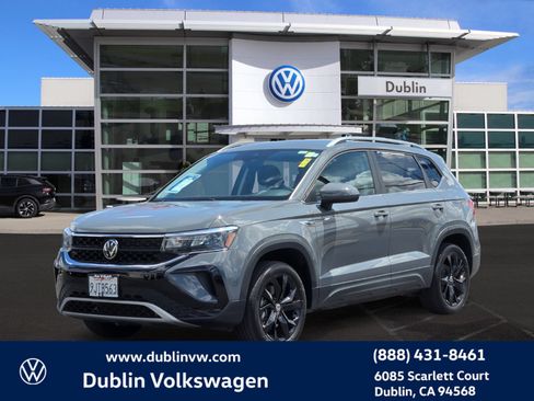 Used 2023 Volkswagen Taos SE w/ Black Wheel Package FWD image 8
