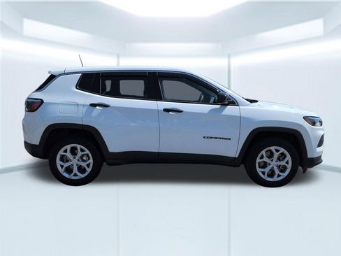 Used 2024 Jeep Compass Sport image 15