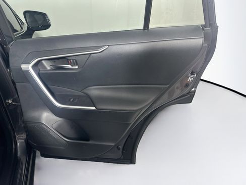 Used 2020 Toyota RAV4 XLE w/ Convenience Package FWD image 31