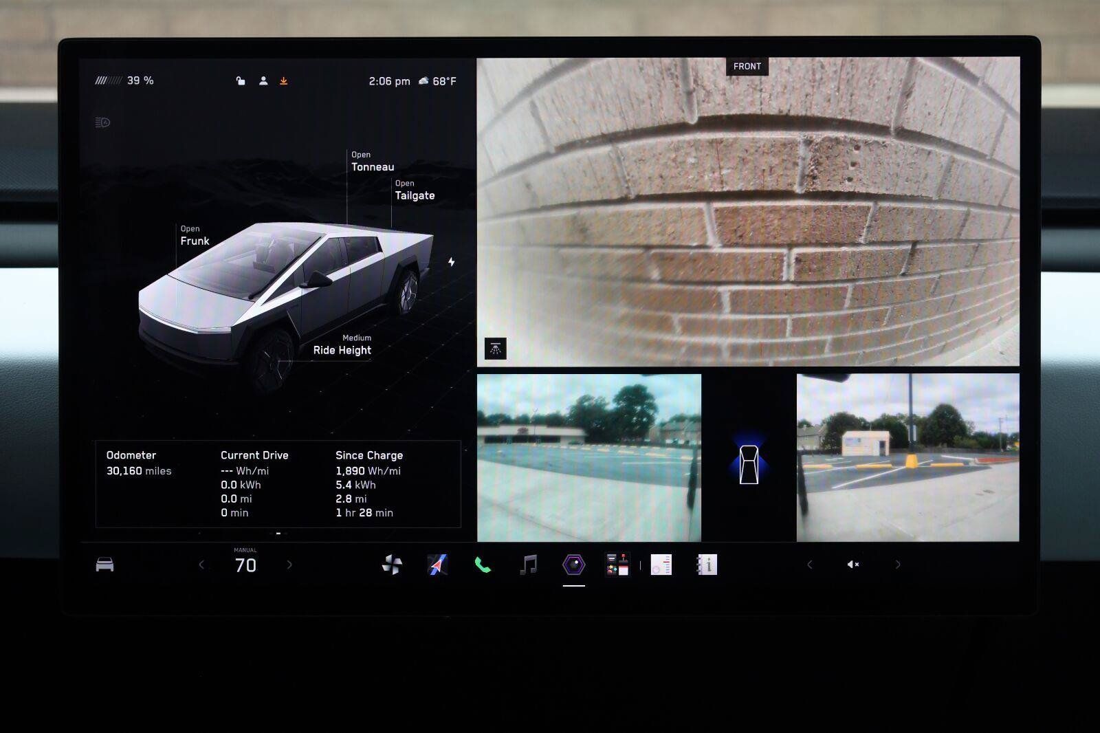 Used 2024 Tesla Cybertruck AWD Crew Cab image 38