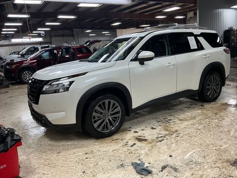 Used 2022 Nissan Pathfinder SL w/ SL Premium Package image 1