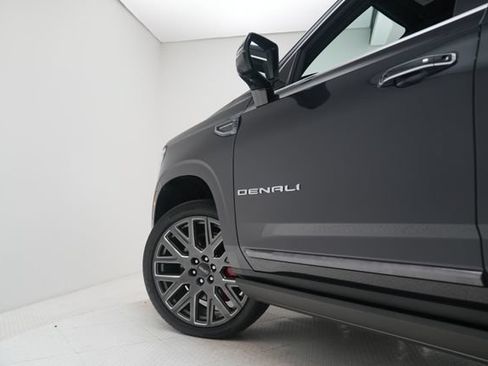 Used 2025 GMC Yukon Denali Ultimate w/ LPO, Floor Liner Package AWD/4WD image 37
