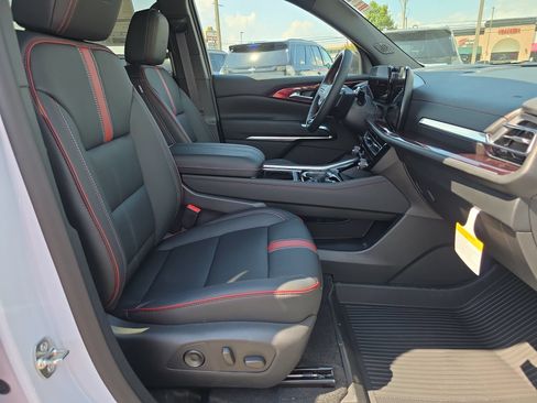 New 2027 Chevrolet Traverse RS w/ LPO, Floor Liner Package FWD image 16