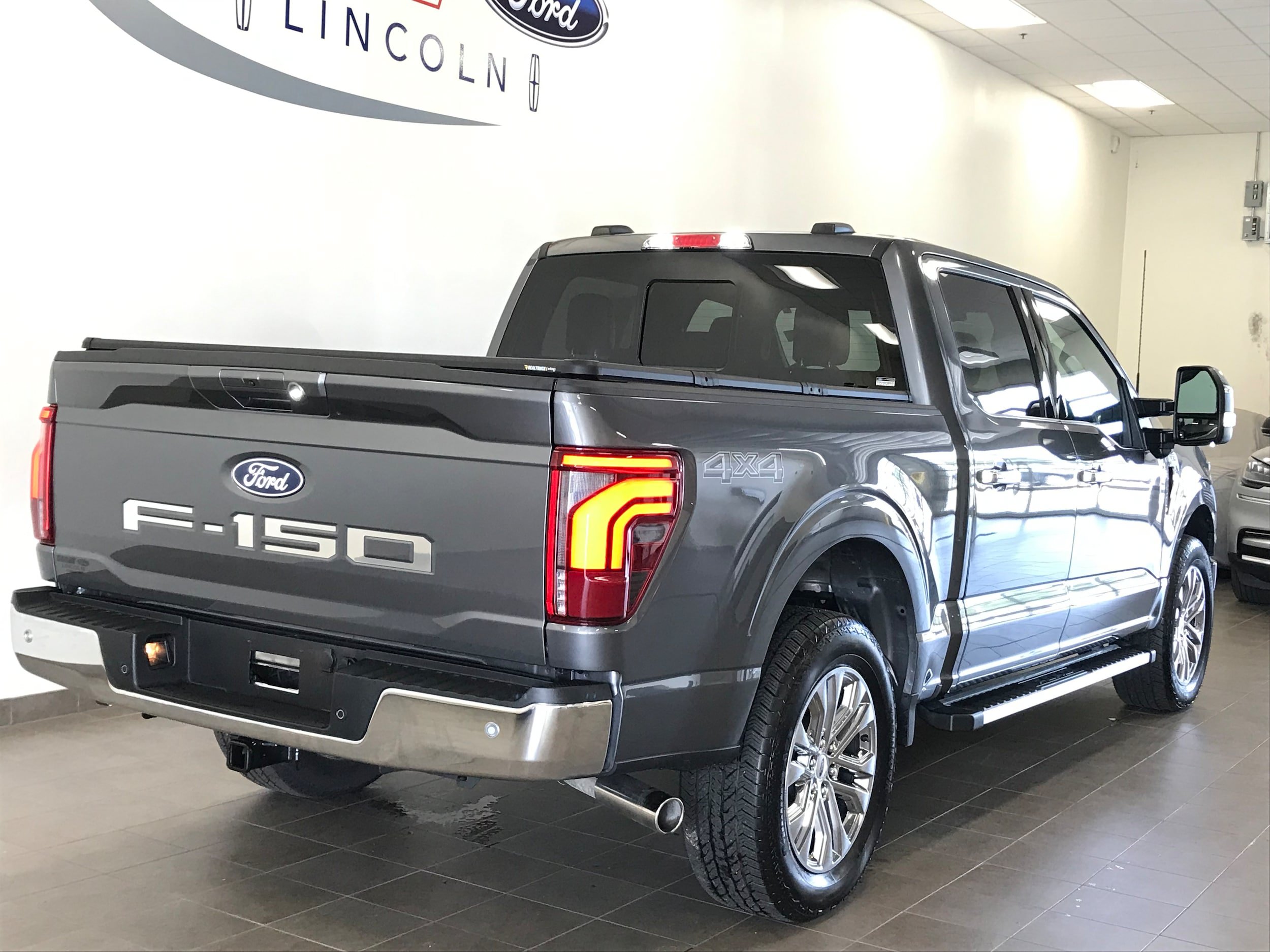 Used 2025 Ford F150 Lariat w/ Equipment Group 501A Mid AWD/4WD image 7