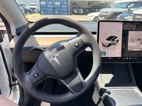 Used 2023 Tesla Model Y 2WD image 38