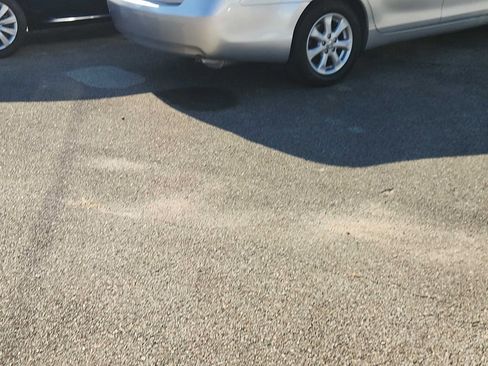 Used 2011 Toyota Camry LE image 5