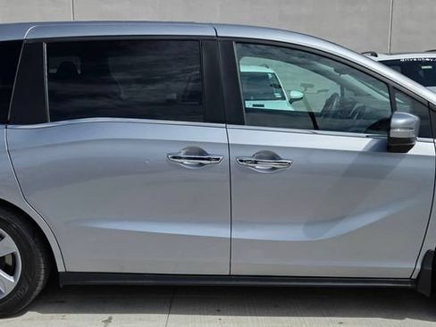 Used 2018 Honda Odyssey EX image 4