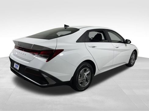 New 2026 Hyundai Elantra SE FWD image 5