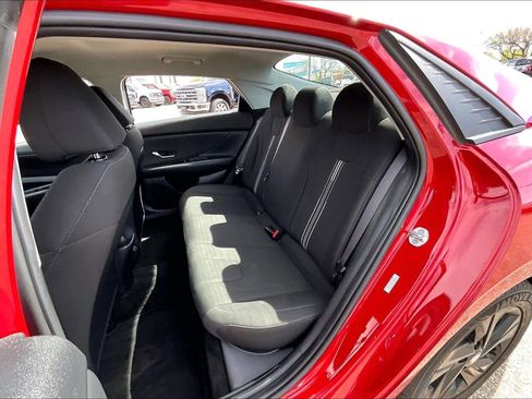 Used 2023 Hyundai Elantra SEL w/ Preferred Accessory Package image 19