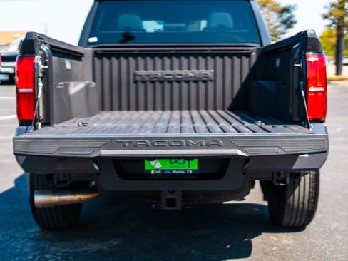Used 2025 Toyota Tacoma SR5 AWD/4WD image 28