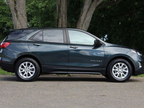 Used 2020 Chevrolet Equinox LS w/ LS Convenience Package FWD image 8