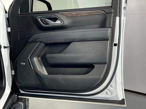 Used 2022 Chevrolet Suburban Z71 image 10