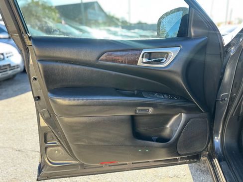 Used 2013 Nissan Pathfinder SL w/ Cargo Pkg image 11