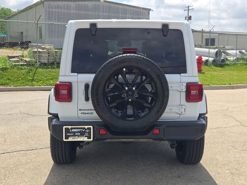Used 2025 Jeep Wrangler Unlimited Sahara w/ Safety Group AWD/4WD image 12