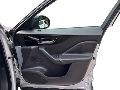 Used 2018 Jaguar F-PACE Premium image 47